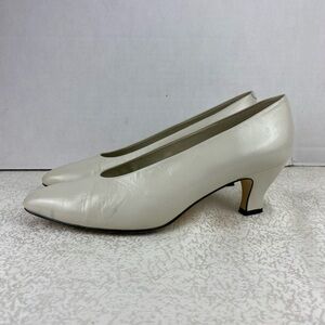 Women’s Pumps 8.5m Beige Shoes Liz Claiborne Leather Made In Spain